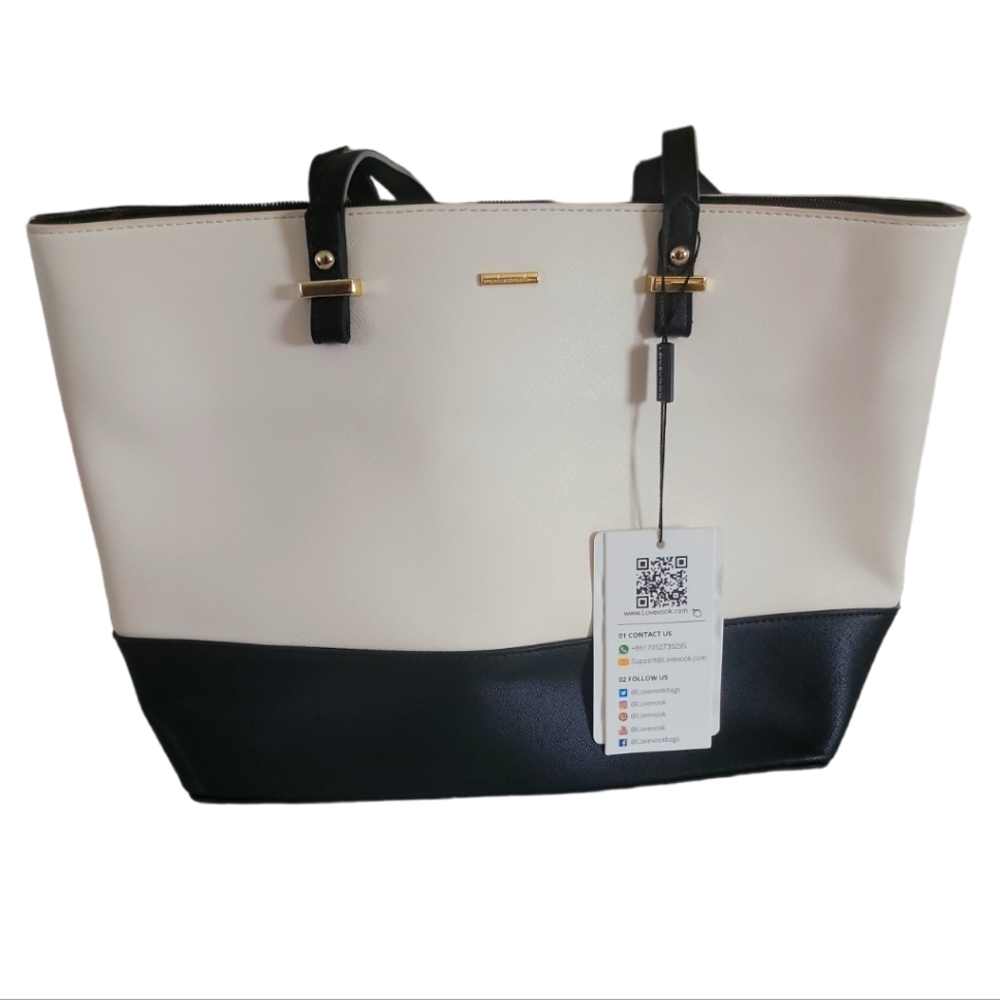 NWOT Lovevook classic & stylish purse